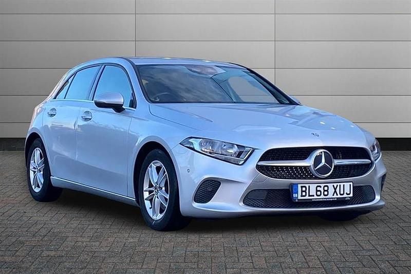 Iridium silver Used 2018 Mercedes A180 Executive Hatchback | £14,750 (Fair price) - Image 1/4