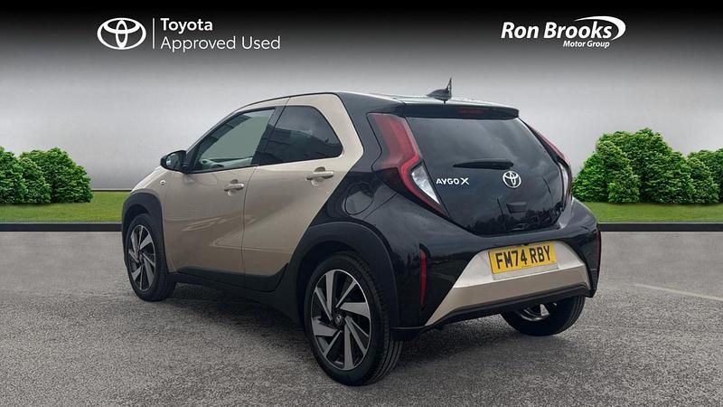 Used Toyota Aygo X 72 HP (52 kW) 2024 Beige SUV
