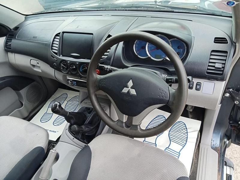 Used Mitsubishi L200 134 HP (98 kW) 2009 Grey Pickup