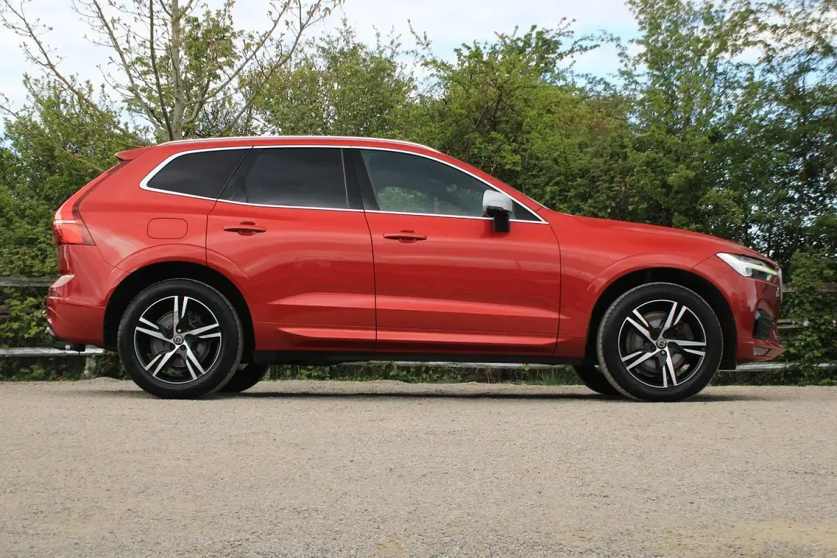 Used Volvo XC60 R-Design 2017 Red SUV