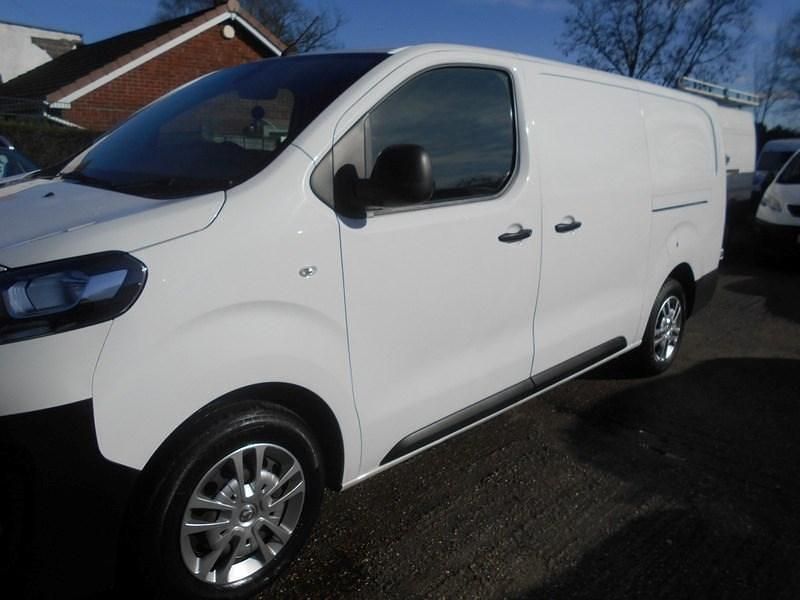 Used Vauxhall Vivaro S 2020 White MPV