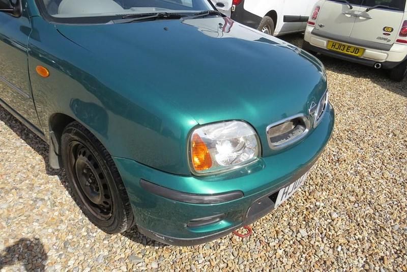Used Nissan Micra 60 HP (44 kW) 2002 Green Hatchback