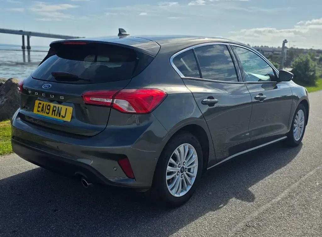 Used Ford Focus Titanium 120 HP (88 kW) 2019 Grey Hatchback