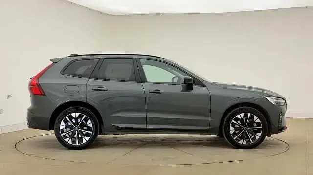 Usado Volvo XC60 Plus 247 CV (181 kW) 2025 Verde SUV