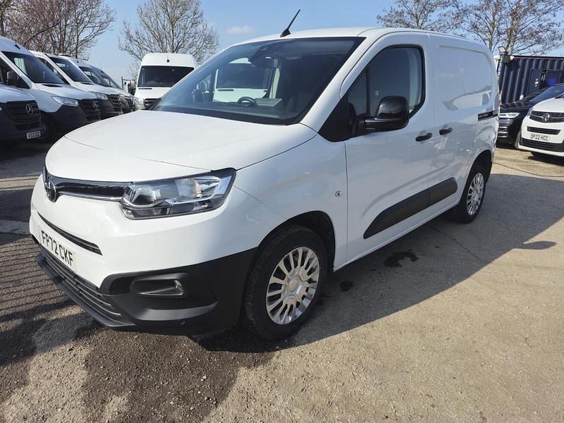 White Used 2023 Toyota Proace Van | £10,250 (Good price) - Image 1/4