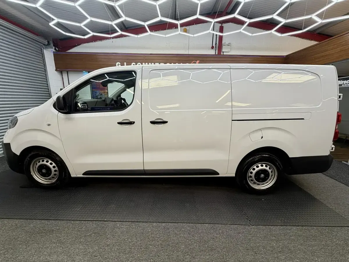 Used Vauxhall Vivaro S 120 HP (88 kW) 2025 White MPV
