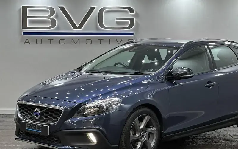 Used Volvo V40 114 HP (83 kW) 2014 Blue Hatchback