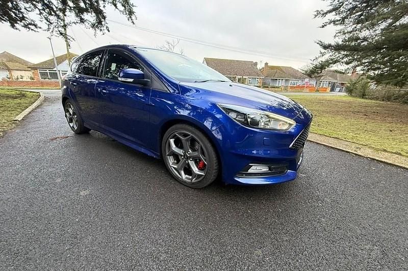 Used Ford Focus ST 250 HP (183 kW) 2017 Blue Hatchback