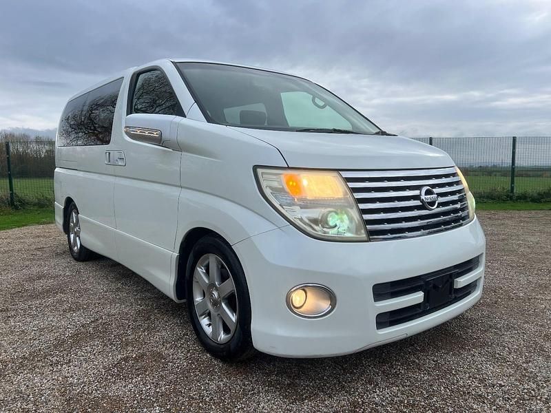 Used Nissan Elgrand Premium Edition 2006 White MPV