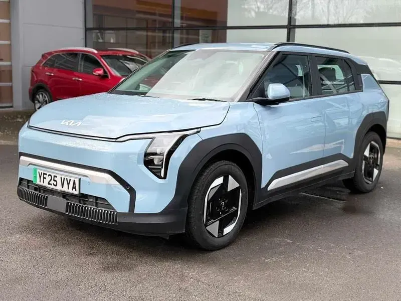 Begagnad Kia EV3 Air 147 kW (201 HK) 2025 Blå SUV