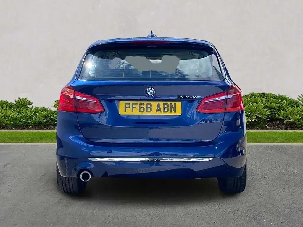 Begagnad BMW 225 Luxury Line 221 HK (162 kW) 2018 Blå Minibuss