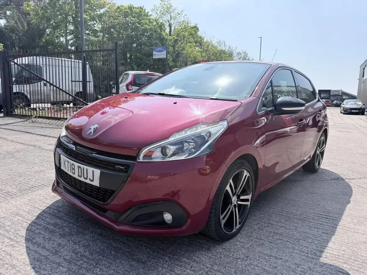 Second-hand Peugeot 208 GT-line 100 CP (73 kW) 2018 Roșu Hatchback