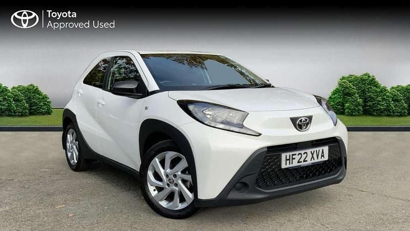 Pure white Used 2022 Toyota Aygo PURE Hatchback | £11,890 (Good price) - Image 1/2
