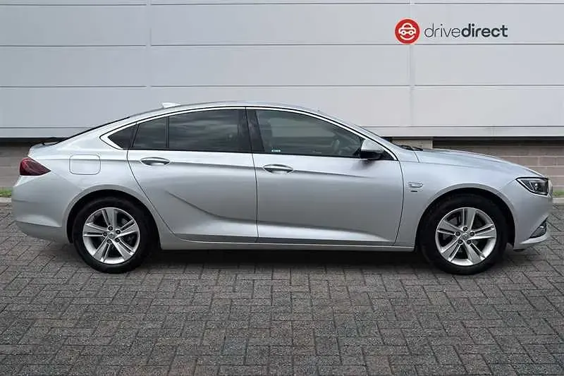 Second-hand Vauxhall Insignia SRi 165 CP (121 kW) 2019 Argintiu Hatchback