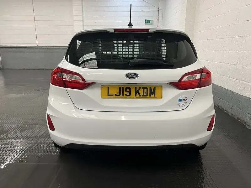 Używany Ford Fiesta S 85 KM (62 kW) 2019 Biały Hatchback
