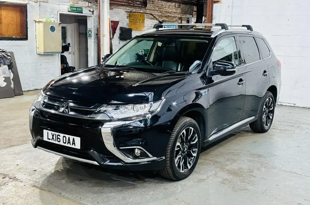 Used Mitsubishi Outlander P-HEV 2016 Black Estate