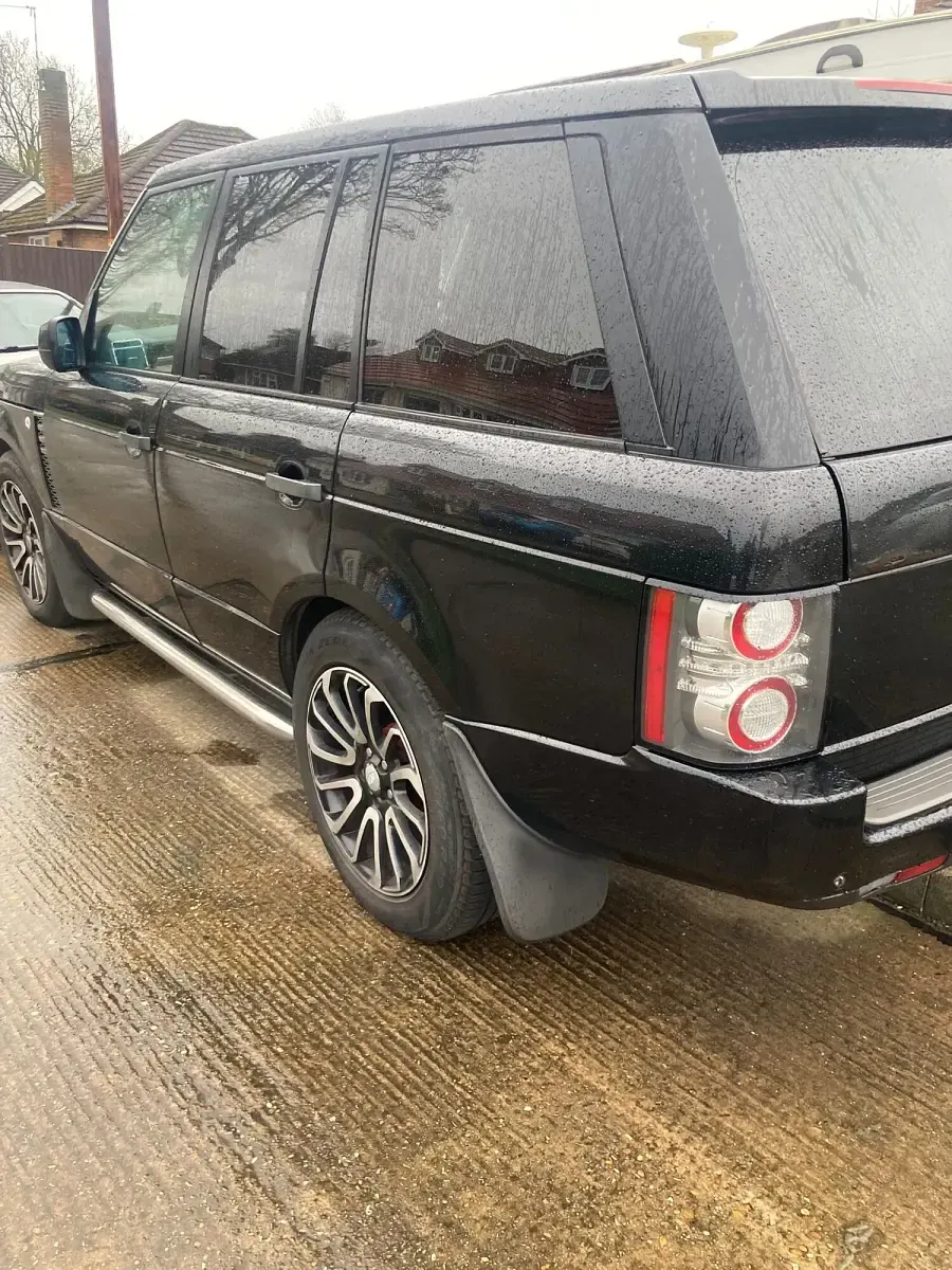 Used Land Rover Range Rover Vogue 313 HP (230 kW) 2010 Black SUV
