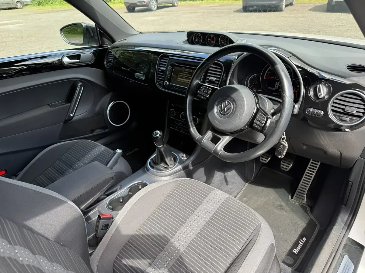 Used VW Beetle Sport 140 HP (102 kW) 2013 White Hatchback