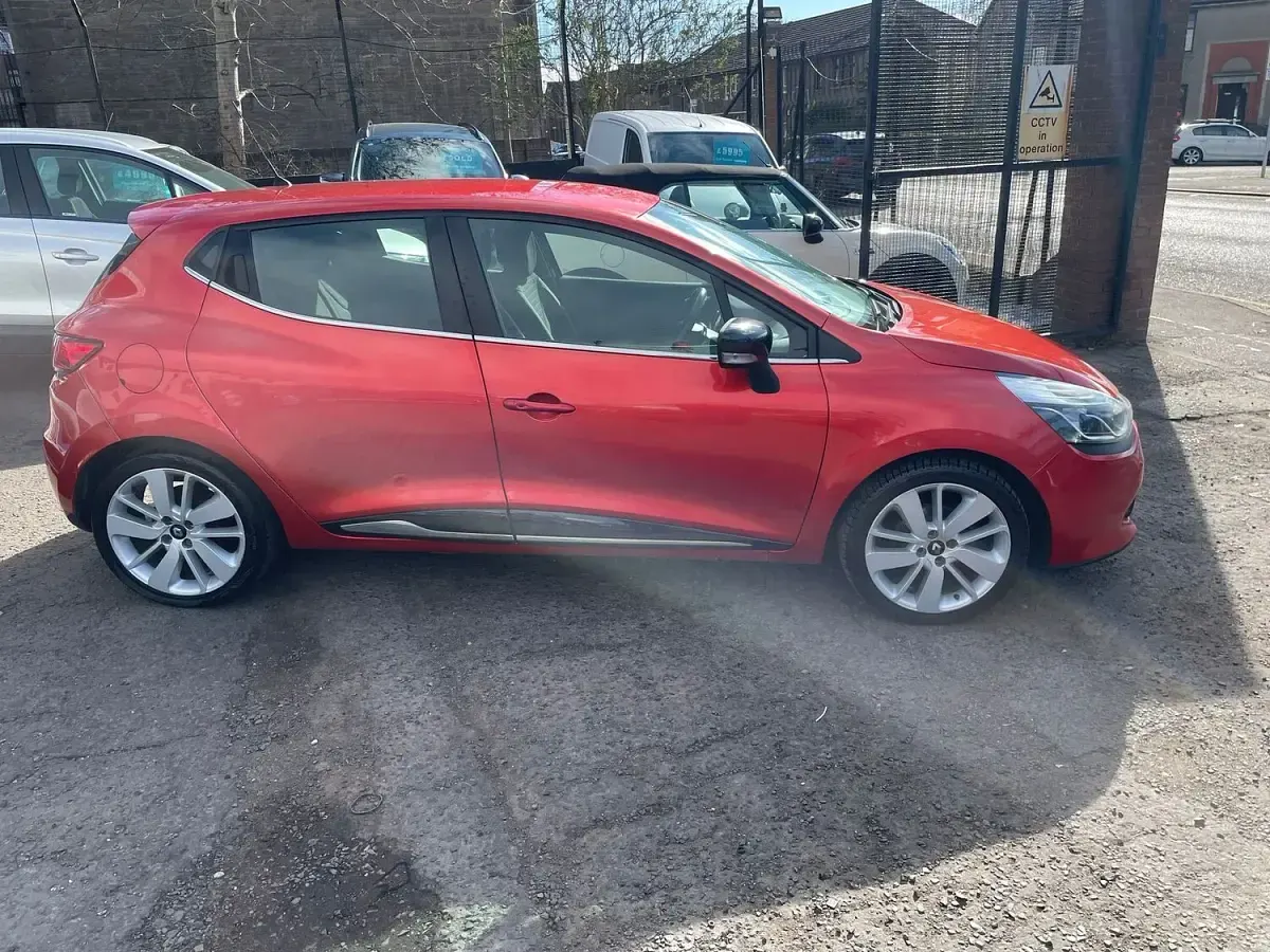 Used Renault Clio IV Dynamique 90 HP (66 kW) 2016 Red Hatchback