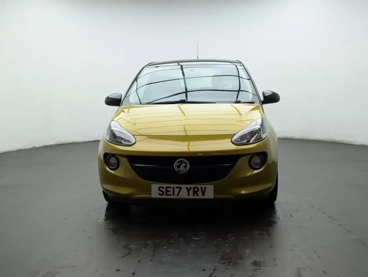 Begagnad Vauxhall Adam S 70 HK (51 kW) 2017 Guld Halvkombi
