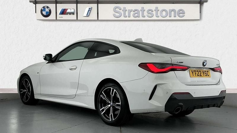 Begagnad BMW 420 M Sport 181 HK (133 kW) 2022 Vit Sportkupé