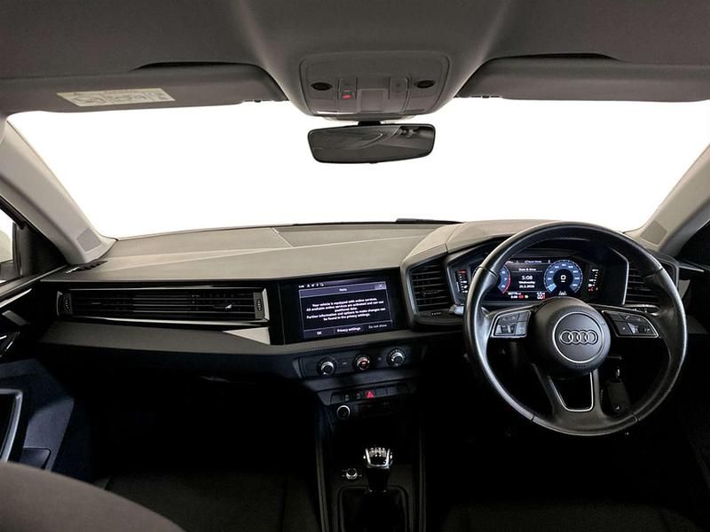 Used Audi A1 Advanced 95 HP (69 kW) 2022 White SUV