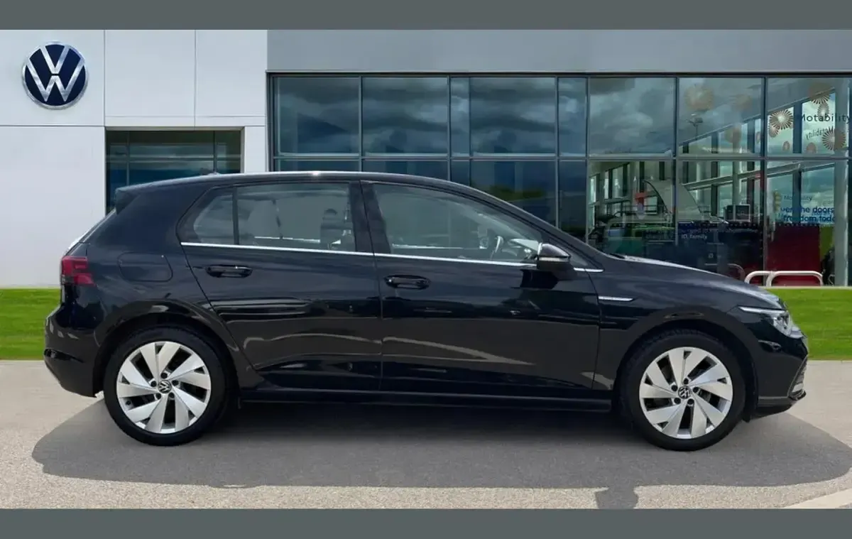 Used VW Golf VIII Style 128 HP (94 kW) 2021 Black Hatchback