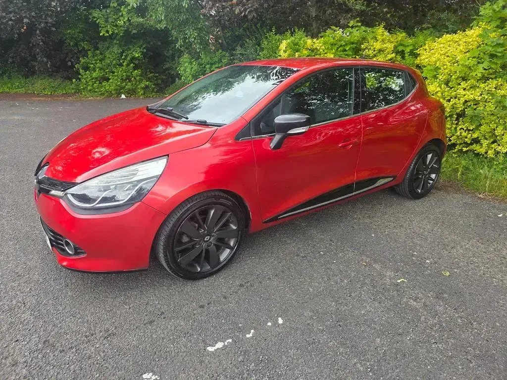 Used Renault Clio Dynamique 90 HP (66 kW) 2014 Red Hatchback