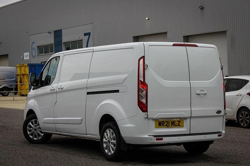 Used Ford Transit Custom Limited 185 HP (136 kW) 2021 White Van