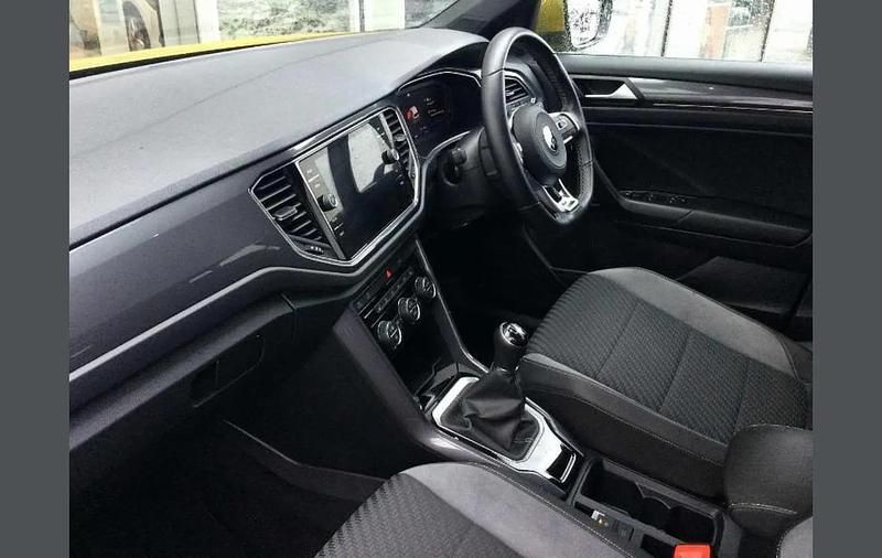 Used VW T-Roc R-line 148 HP (108 kW) 2021 Yellow SUV