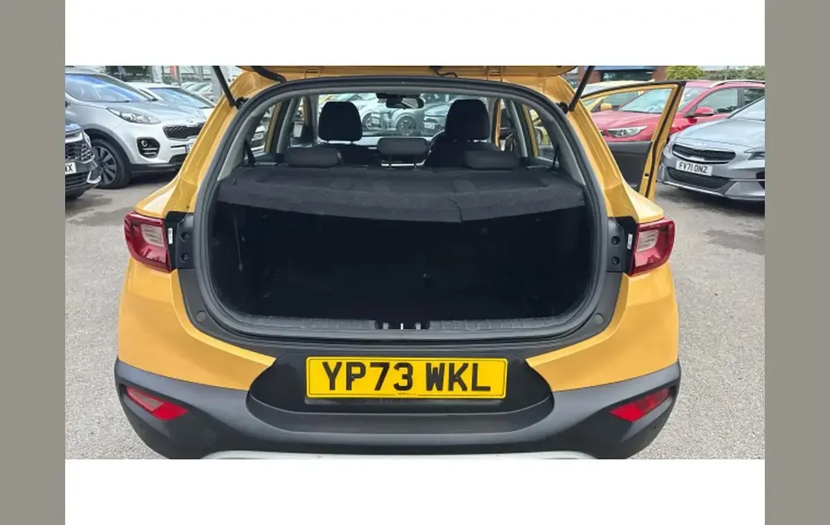 Used Kia Stonic 99 HP (72 kW) 2023 Yellow SUV