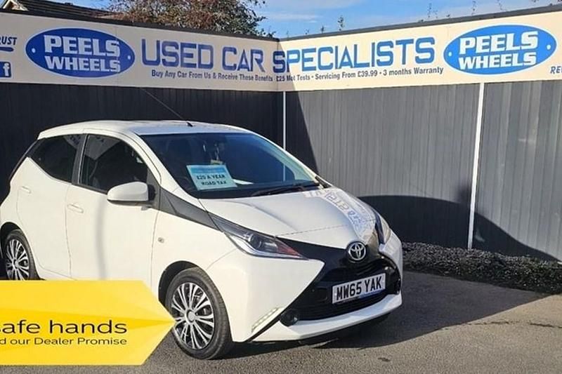 White Used 2015 Toyota Aygo X-play Hatchback | £4,975 (Fair price) - Image 1/1