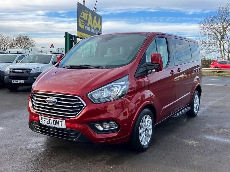 Used Ford Tourneo Titanium 130 HP (95 kW) 2020 Red MPV