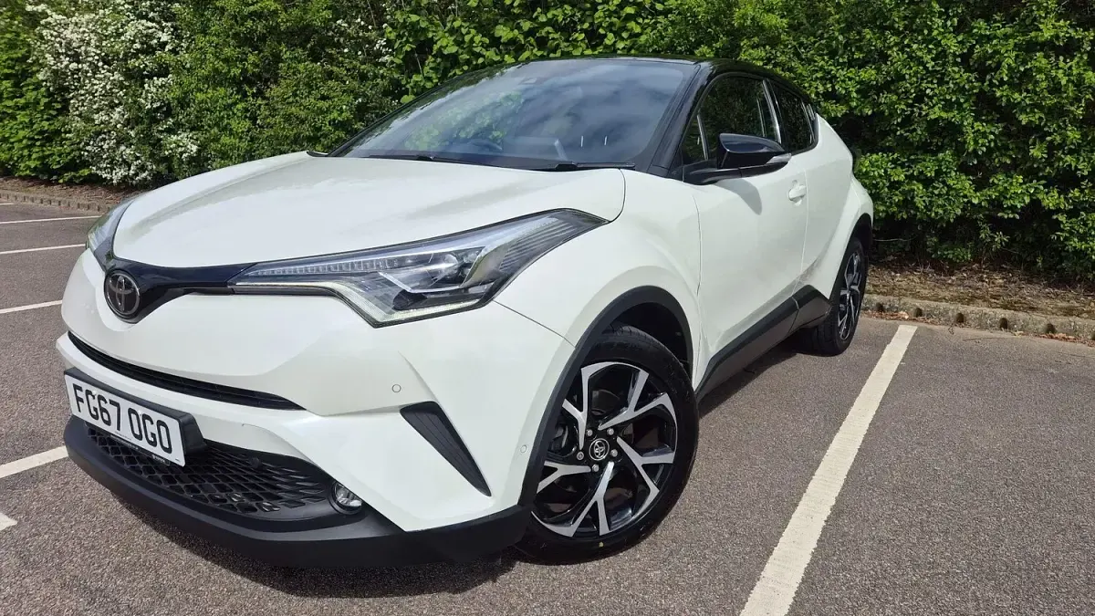 Used Toyota C-HR 116 HP (85 kW) 2017 White SUV