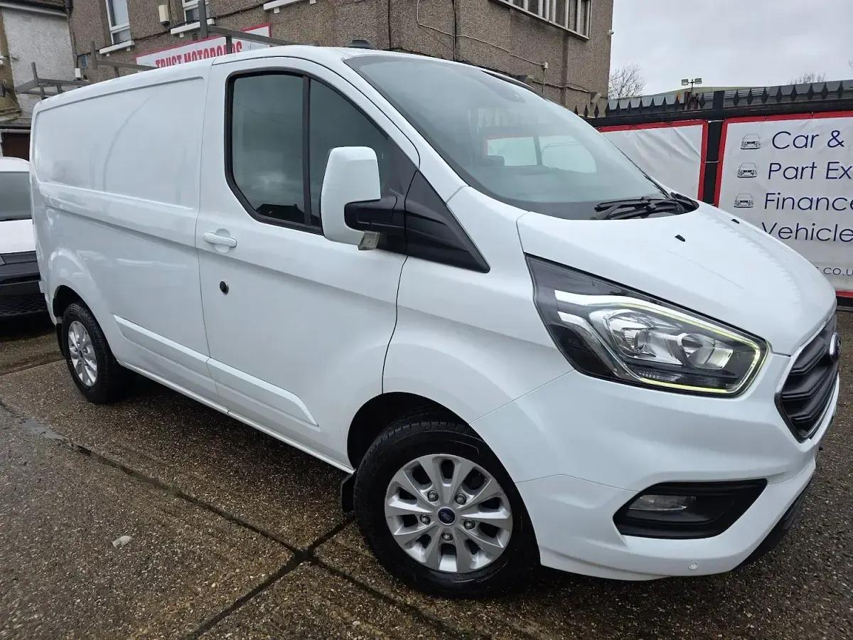 Used Ford Transit Custom Limited 130 HP (95 kW) 2019 White Van