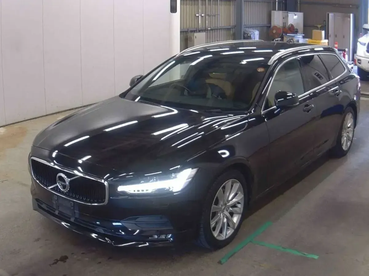 Used Volvo V90 Momentum 2017 Black Estate