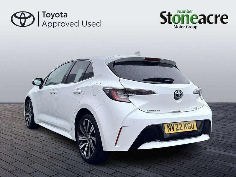 Used Toyota Corolla Design 120 HP (88 kW) 2022 White Hatchback