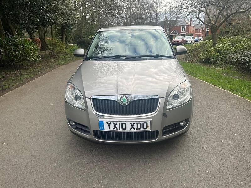Used Skoda Fabia 80 HP (58 kW) 2010 Beige Hatchback