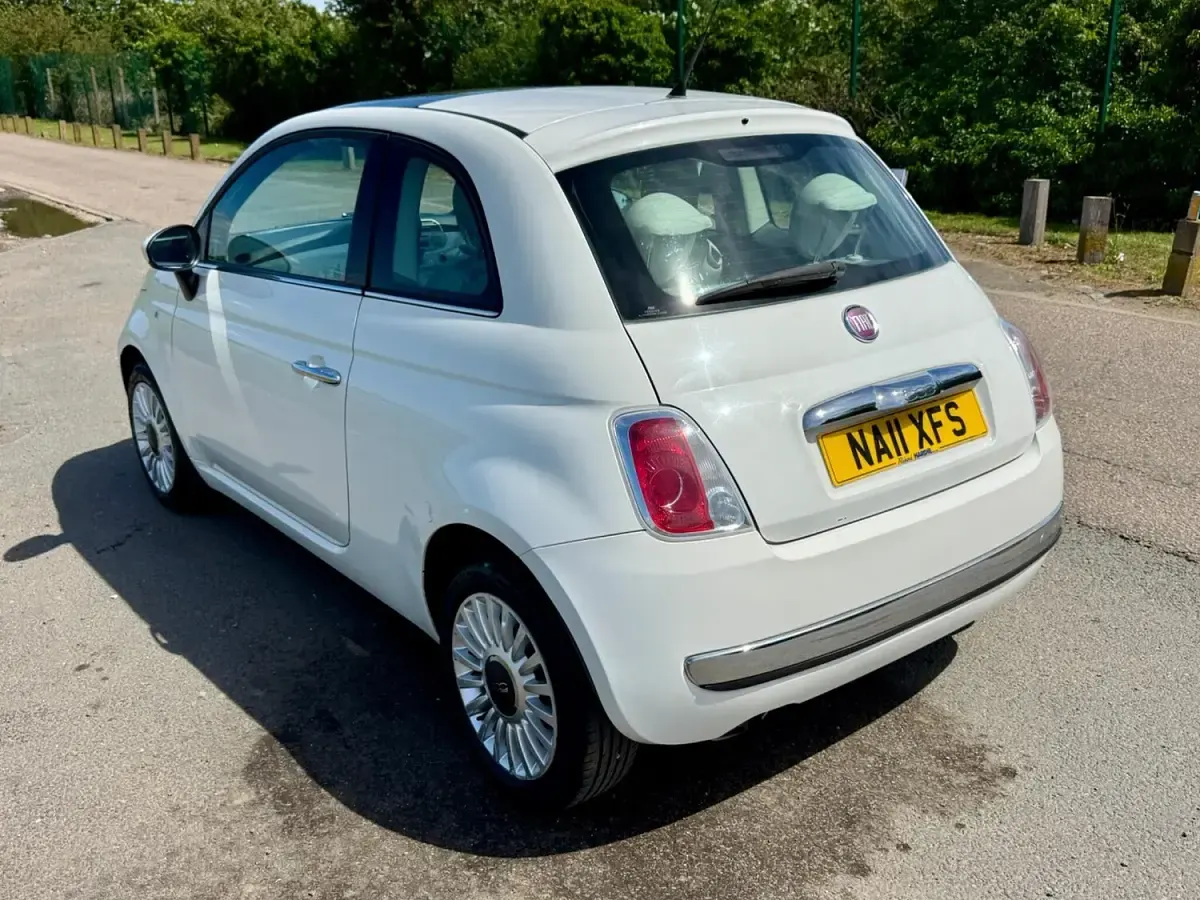 Used Fiat 500 Lounge 69 HP (50 kW) 2011 White Hatchback