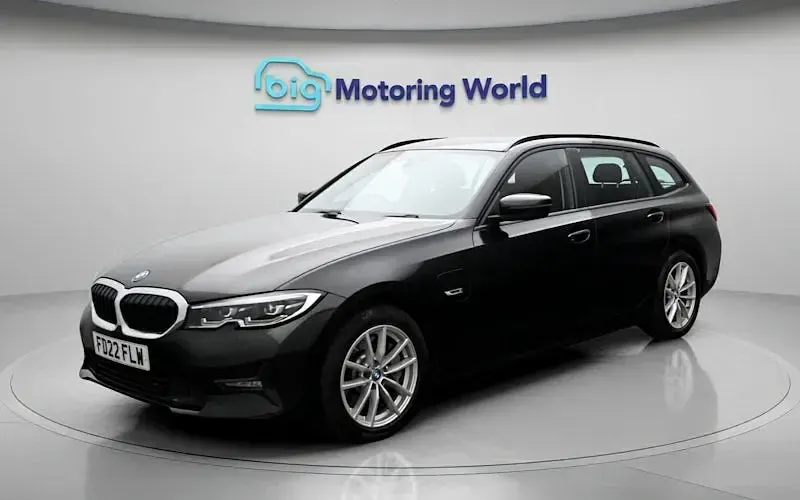 Begagnad BMW 330e 292 HK (214 kW) 2022 Svart Kombi
