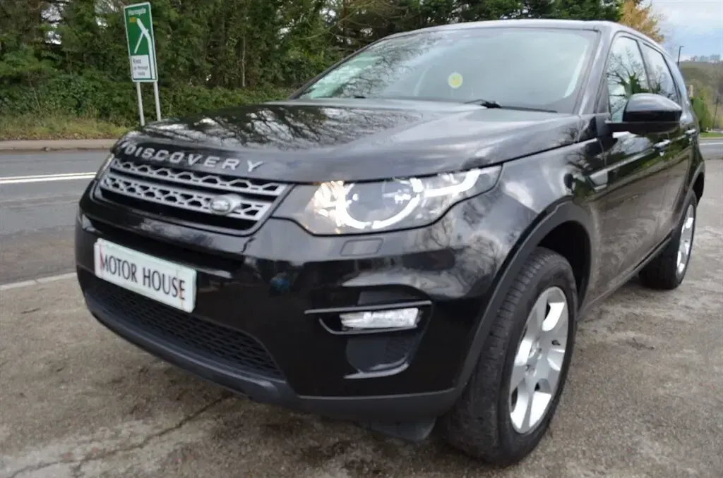 Used Land Rover Discovery Sport Pure 150 HP (110 kW) 2017 Black SUV
