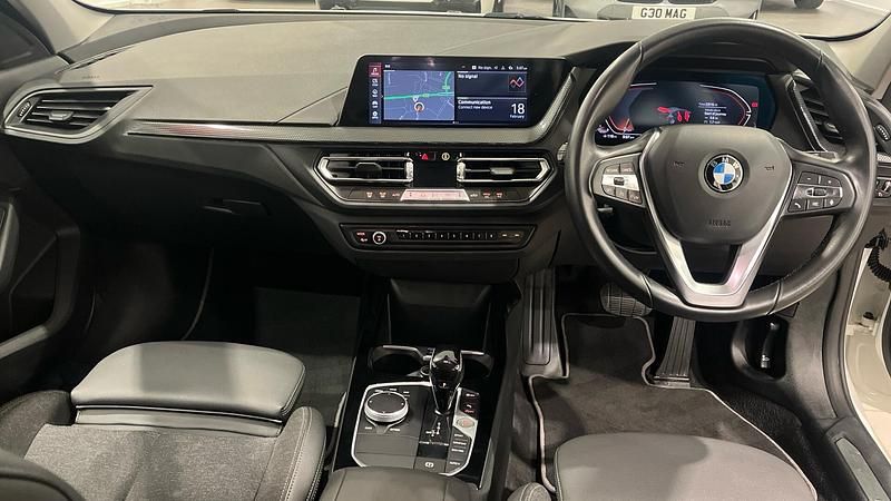 Used BMW 118 Sport Line 134 HP (98 kW) 2022 White Hatchback