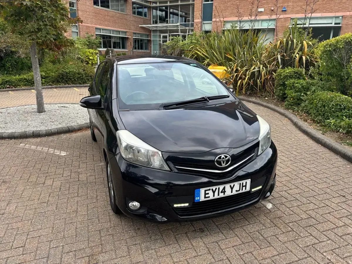 Used Toyota Yaris 2014 Black Hatchback