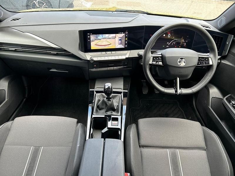 Used Vauxhall Astra S 128 HP (94 kW) 2024 Yellow Hatchback