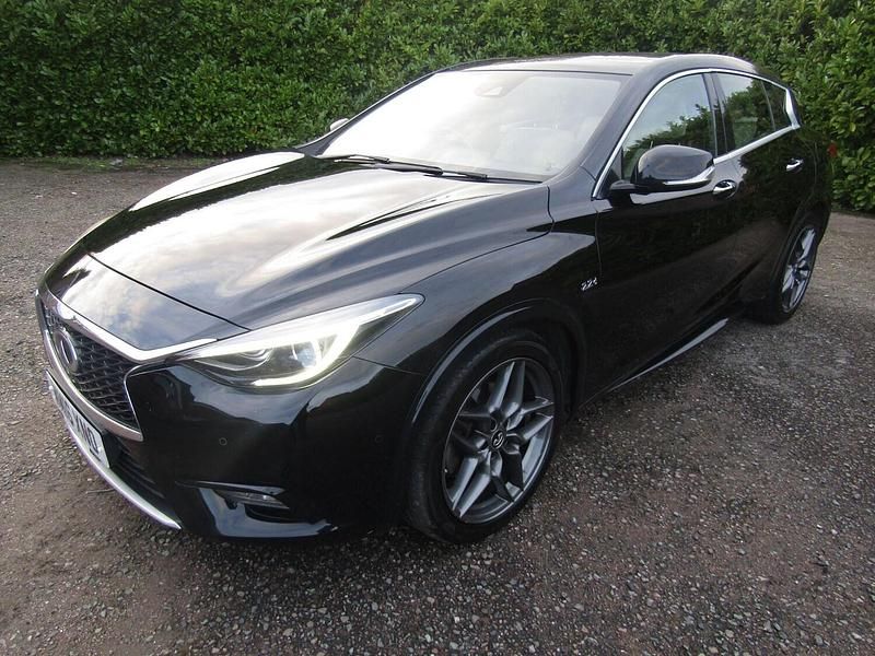 Used Infiniti Q30 Premium 170 HP (125 kW) 2016 Black Hatchback
