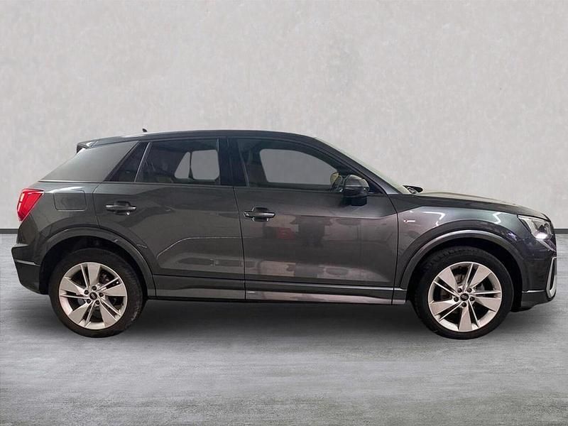Begagnad Audi Q2 S-Line 150 HK (110 kW) 2023 Grå SUV
