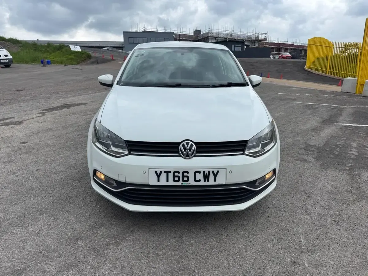 Used VW Polo Match 75 HP (55 kW) 2016 White Hatchback