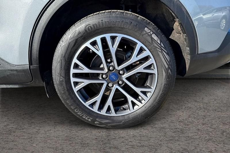 Używany Ford Kuga Titanium 150 KM (110 kW) 2023 Srebrny SUV