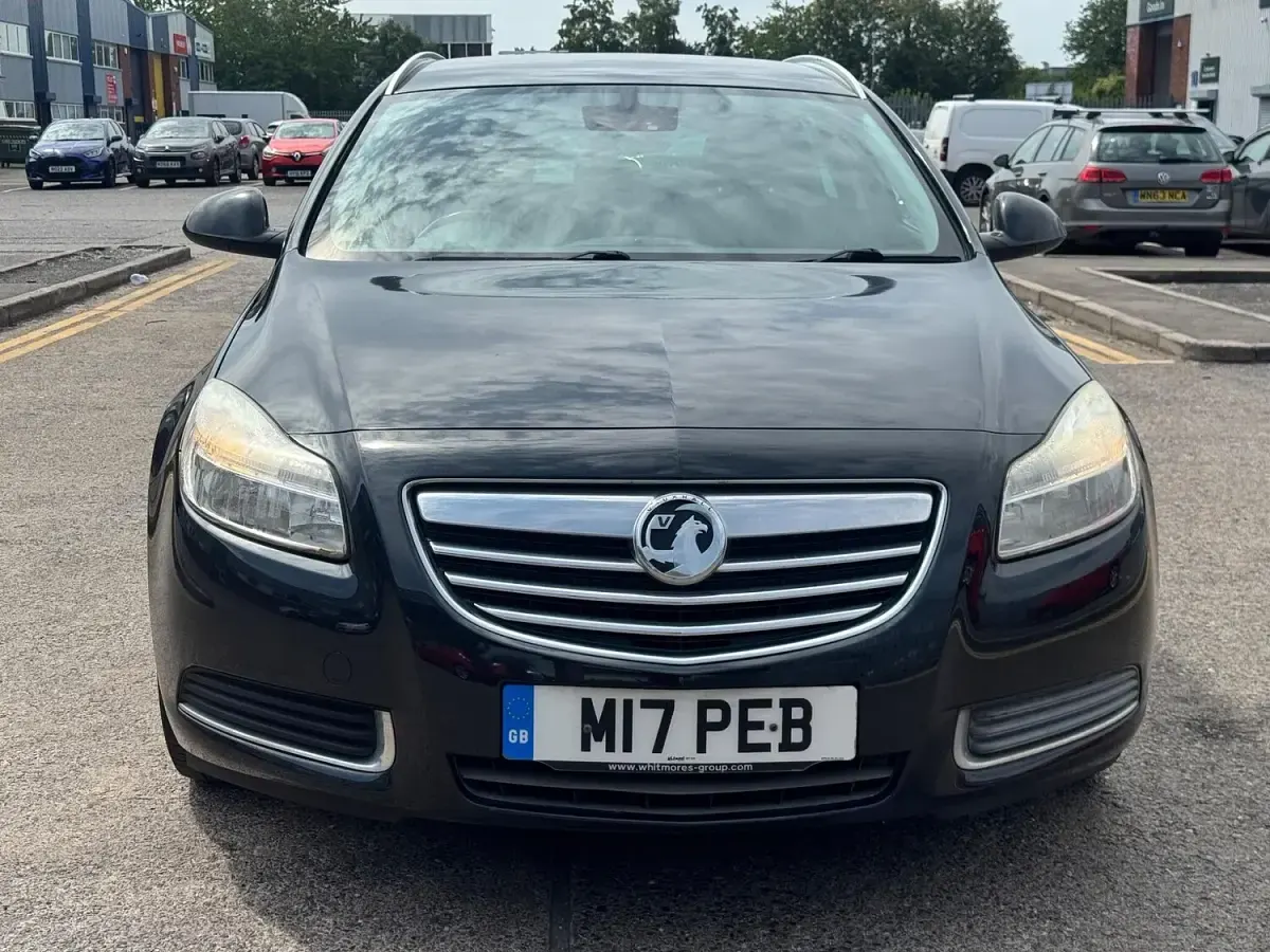 Used Vauxhall Insignia 160 HP (117 kW) 2011 Black Estate