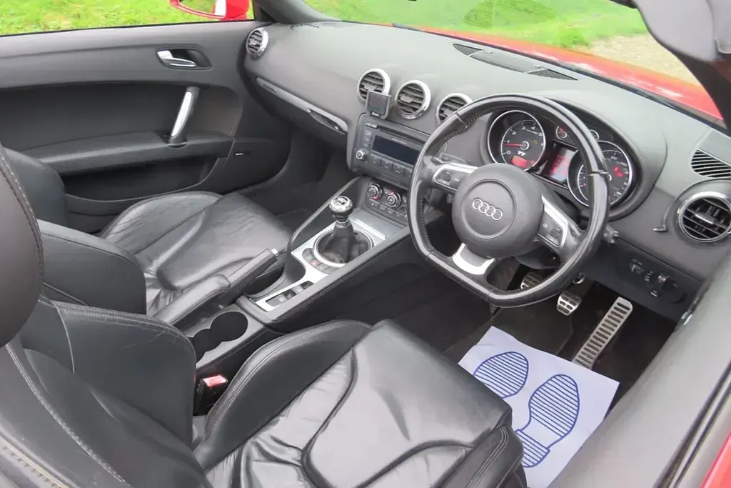 Begagnad Audi TT 251 HK (184 kW) 2007 Röd Sportkupé